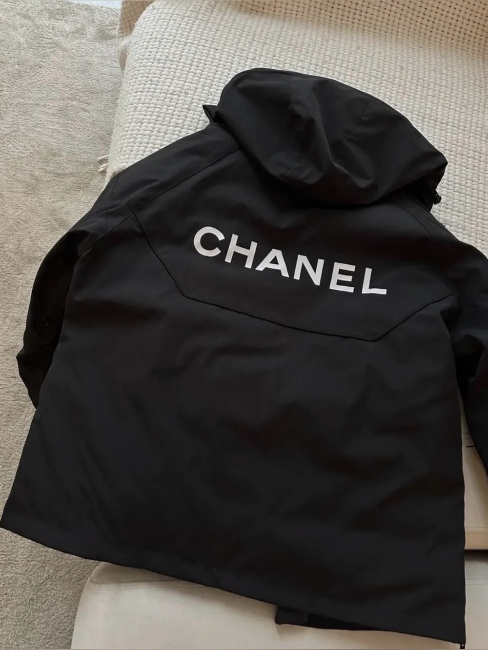 Chanel Women's Black Jacket Oversized - Picture 9 of 16